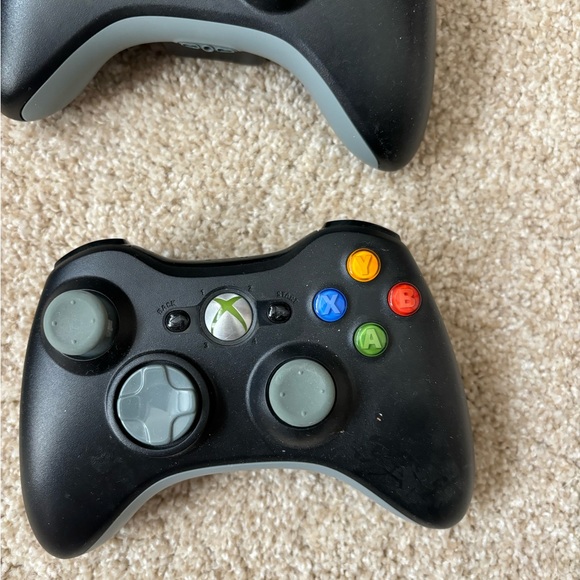 Set of four Xbox controllers, great condition. - Picture 5 of 5